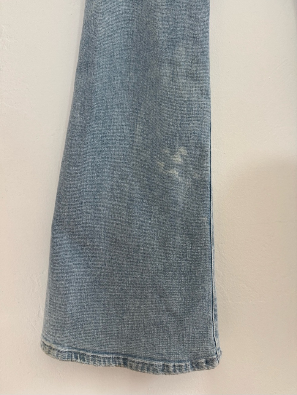 Mother The Weekender Flare Jean Free Hugs Distressed Light Wash Denim - Picture 11 of 15